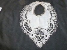 beau bavoir ancien dentelle  aux fuseaux fait main  de collection   ref  25FX