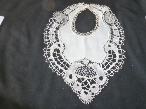 Beau bavoir ancien dentelle - ancien,