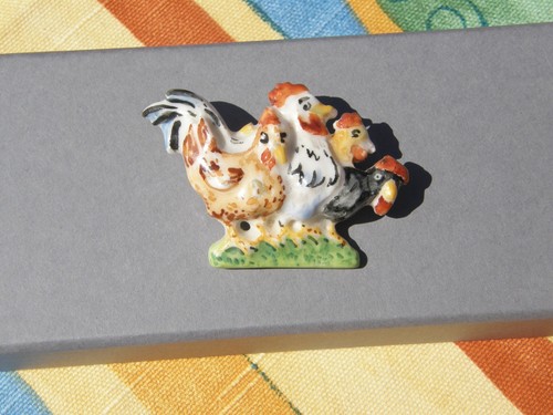 Broche porcelaine poules - 1, en