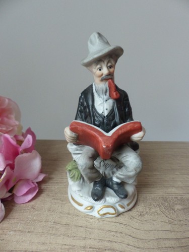 Statuette viel homme sur - , un