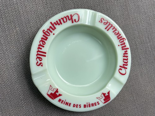 Ancien cendrier pub reine des