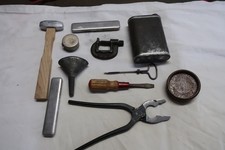 militaria outils du soldat .marteau d artificié,tournevis char entonnoir