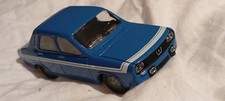Ancienne voiture miniature R12