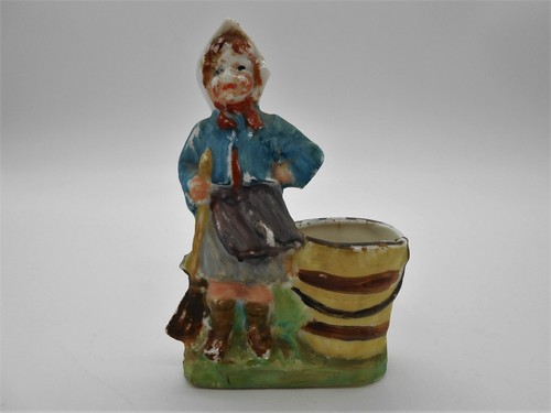 Figurine jeune femme balai - jeune,
