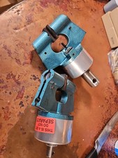 Instron Pneumatic Side Action