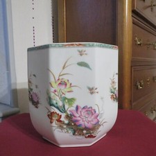 Grand cache pot en porcelaine