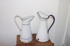  broc ancien en tôle