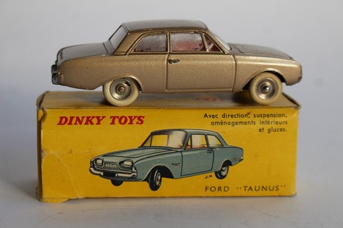 Dinky toys 559 voiture ford - toys,
