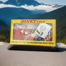 DINKY  TOYS ATLAS #593 PANNEAUX DE SIGNALISATION ROUTIÈRE EN BOÎTES SCALE 1/43