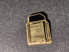 (X) PINS BADGE ENAMEL VINTAGE COLLECTION LUXE PARFUM EGOISTE CHANEL DORE