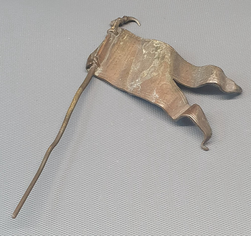 Ancien drapeau pour - , statue