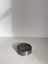 JOLIE PETITE BOÎTE en étain