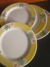 lot 4 assiettes à dessert en plastique