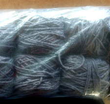 10 pelotes laine phildar type BARISIENNE 4 100% acrylique 8 grises 2 noires