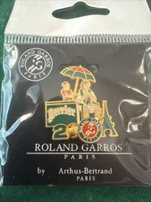 Pin's Roland Garros Perrier