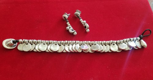 Uno used bracelet on a - used,
