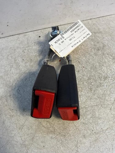 Attache ceinture arriere - , droit