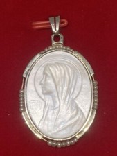 Médaille ancienne or blanc 18