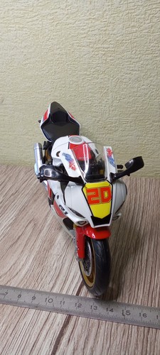 Moto éme yamaha r1 - 1/12,
