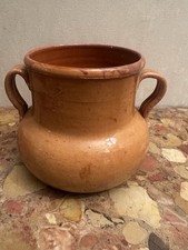 Pot ancien à Anses en Poterie