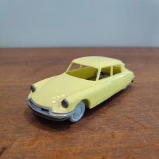 Citroën DS au 1/32 En