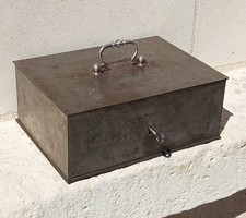 Ancien petit coffre - petit, coffre-fort