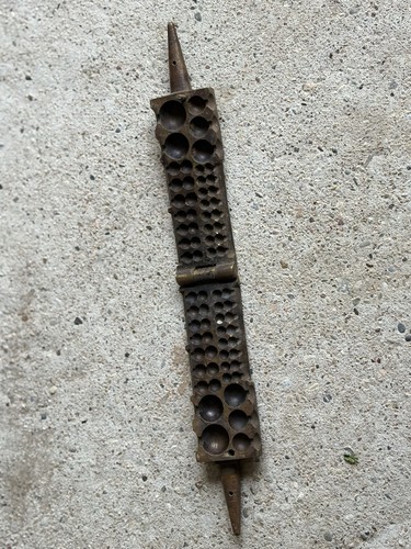 Rare moule balle ancien - À,
