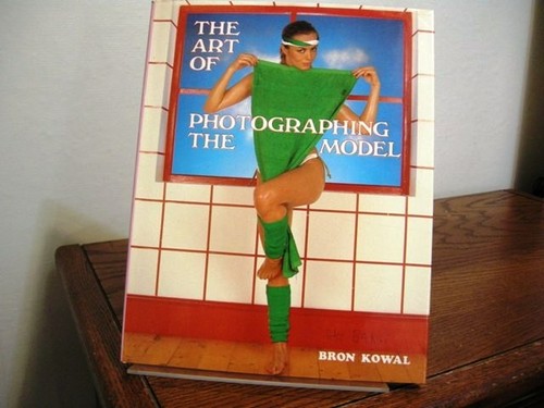 Art photographing the model - art, of