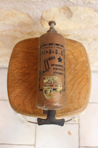 Ancien extincteur marron - ancien,