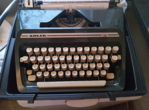 Machine ecrire ancienne - a,