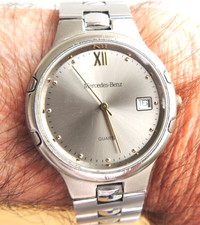 Montre  MERCEDES BENZ   QUARTZ  PILE NEUVE  BRACELET METAL