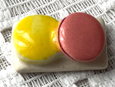 Fève 2 Macarons Citron Fraise
