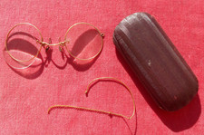 Une Paire de Lorgnon en Plaqué Or et Son Boitier    !