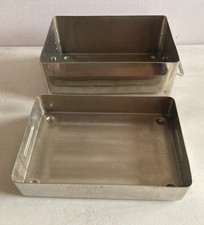 Ancienne boîte de stérilisation médicale ou de bloc en inox