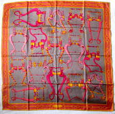 GUCCI   Foulard  soie  en TBEG