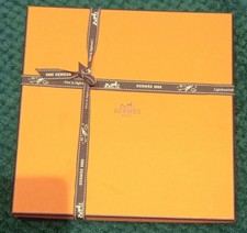 BOITE A FOULARD HERMÈS  /boîte carré vide  24/24/2
