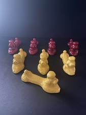 VALLAURIS  8 Porte-Couteaux en Céramique - Caniches couchés jaunes et rouges