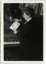 PHOTO ANCIENNE - VINTAGE SNAPSHOT - PIANO PLEYEL CARTE LECTURE STATUE BUSTE