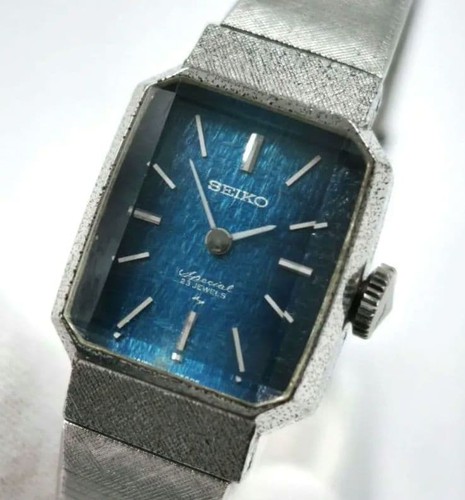 Montre octogonale bleue