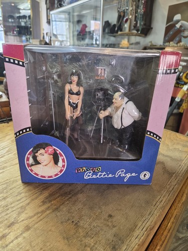 Bettie page photo diorama - bettie,