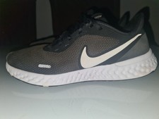 Basket Nike Revolution Unisexe