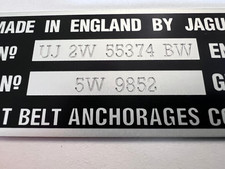 Gravure d'une plaque constructeur de la boutique