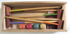 Ancien Jeu de croquet de salon dans un coffret bois Hauteur des cannes 34 cm