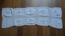 Chemin de table ancien fait main crochet coton blanc losanges perles + voilage