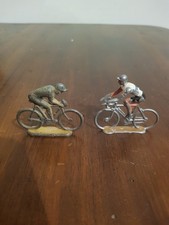 Cyclistes en métal