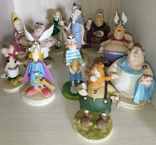 Lot 4 - 11 figurines Astérix