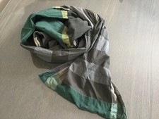 Foulard cheche Burberry tartan vert ,kaki impeccable