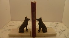 serre Livres ancien chien berger allemand  sur socle en marbre book greenhouse
