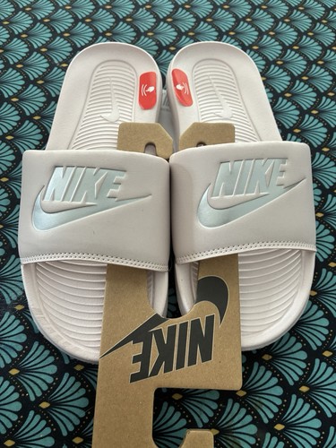 Claquette neuf nike - neuf,