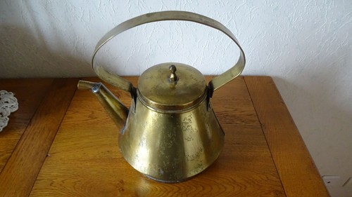 Théière avec couvercle - théière,